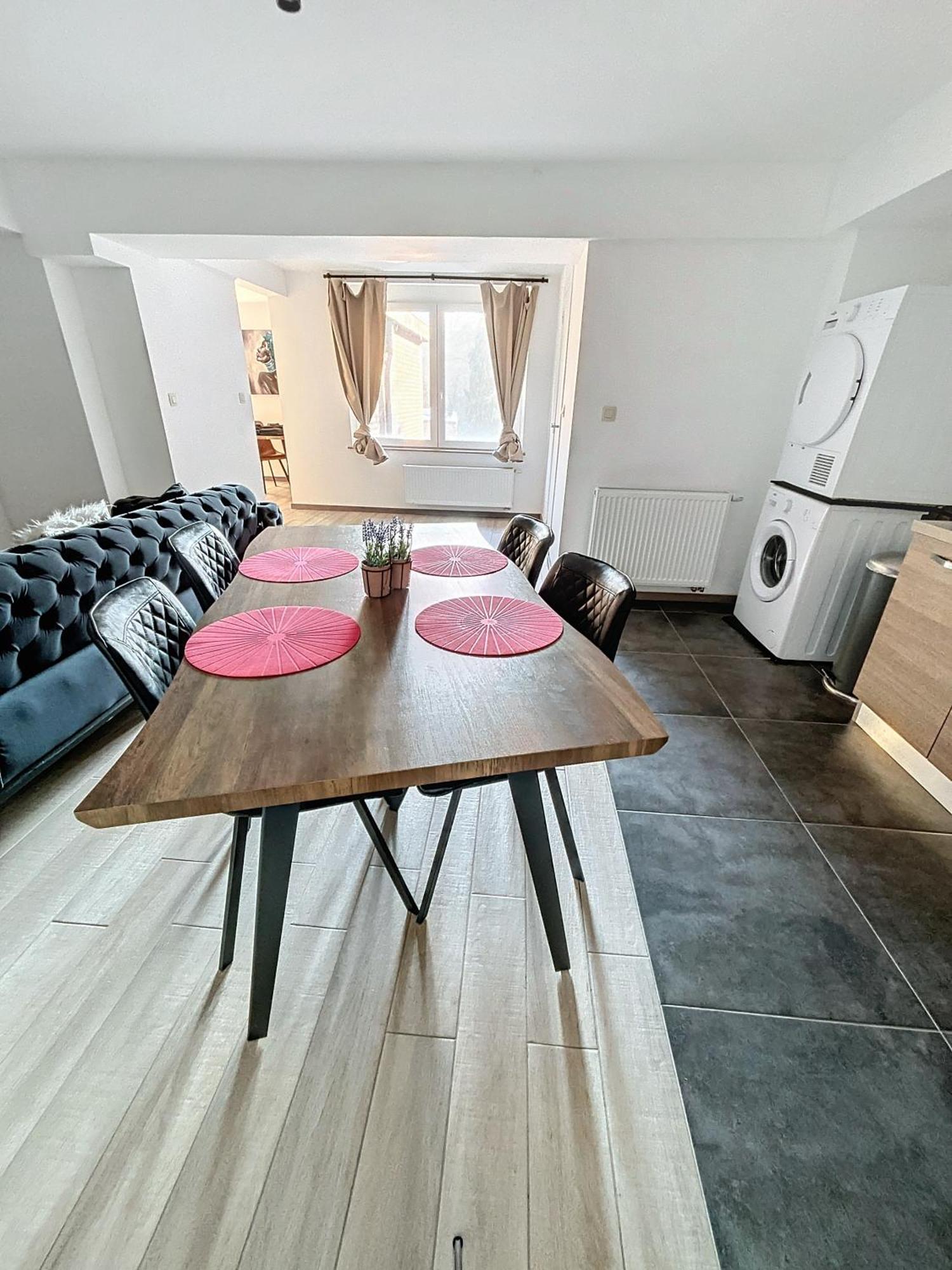 Nomad Apartments - Henin 沙勒罗瓦 客房 照片